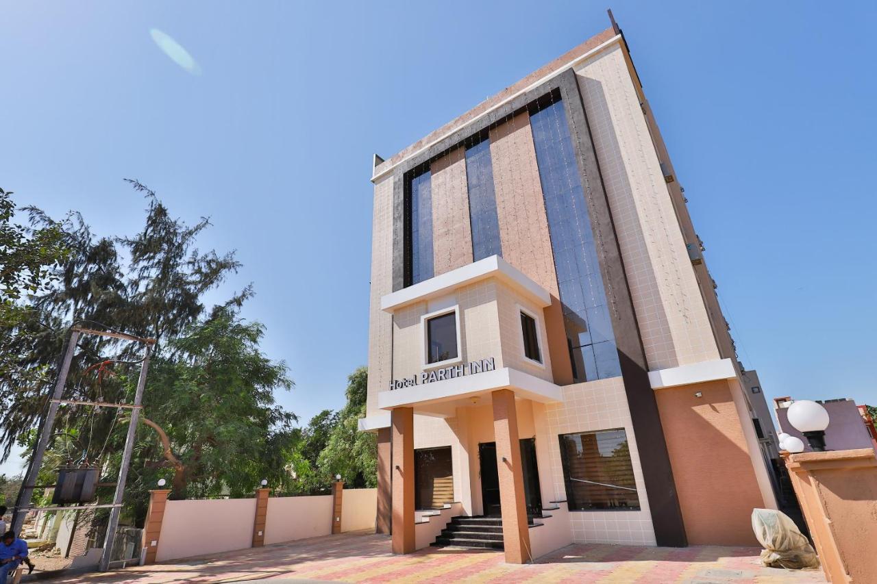 Oyo 23174 Hotel Parth Inn Dwārka Екстериор снимка